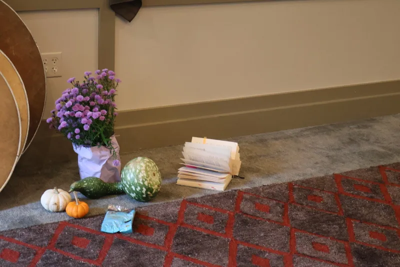 Styling details with flowers, gourds and books